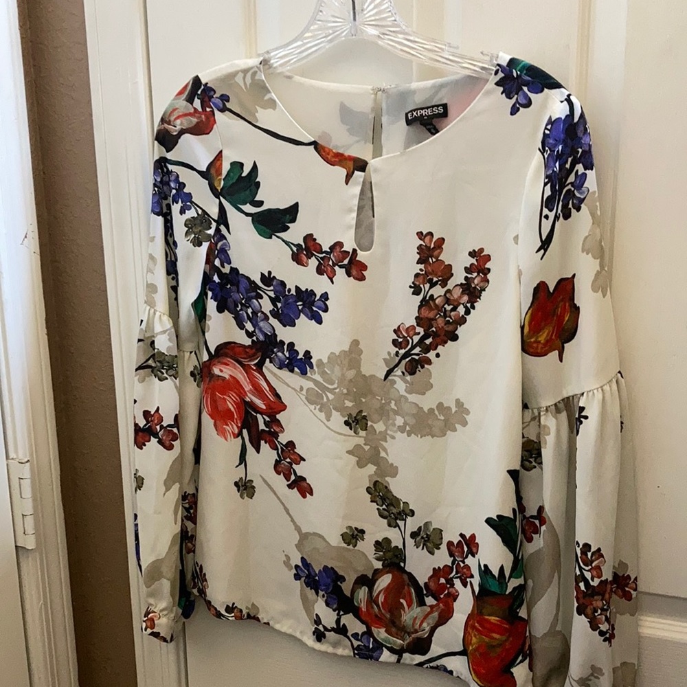 FINAL MARKDOWN Ladies’ Express Lantern-sleeved Top (XS)